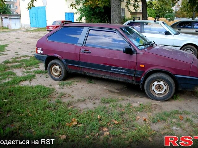 Красный ВАЗ 2108, объемом двигателя 1.5 л и пробегом 90 тыс. км за 900 $, фото 3 на Automoto.ua