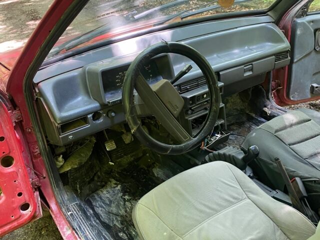 Красный ВАЗ 2108, объемом двигателя 1.5 л и пробегом 76 тыс. км за 550 $, фото 3 на Automoto.ua