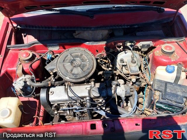 Красный ВАЗ 2108, объемом двигателя 1.5 л и пробегом 228 тыс. км за 530 $, фото 3 на Automoto.ua