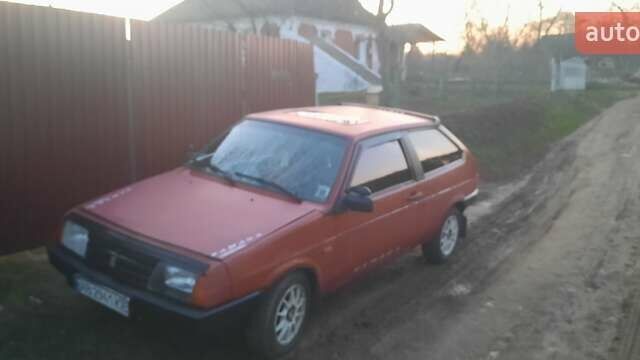 Красный ВАЗ 2108, объемом двигателя 1.5 л и пробегом 370 тыс. км за 1000 $, фото 1 на Automoto.ua