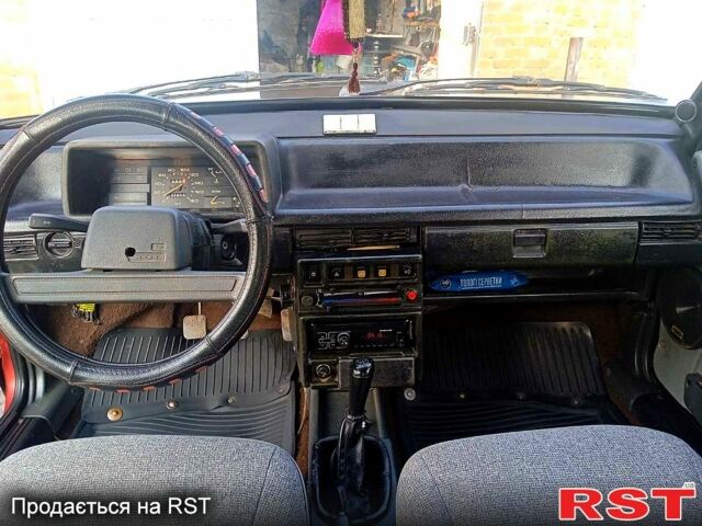 Красный ВАЗ 2108, объемом двигателя 1.3 л и пробегом 180 тыс. км за 1200 $, фото 3 на Automoto.ua