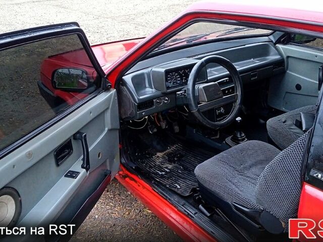 Красный ВАЗ 2108, объемом двигателя 1.5 л и пробегом 160 тыс. км за 950 $, фото 4 на Automoto.ua