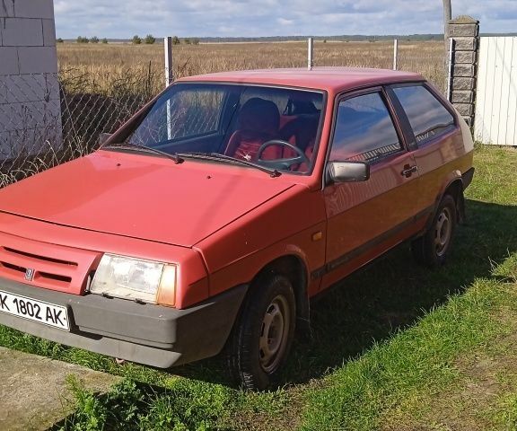 Красный ВАЗ 2108, объемом двигателя 1.3 л и пробегом 176 тыс. км за 1000 $, фото 1 на Automoto.ua