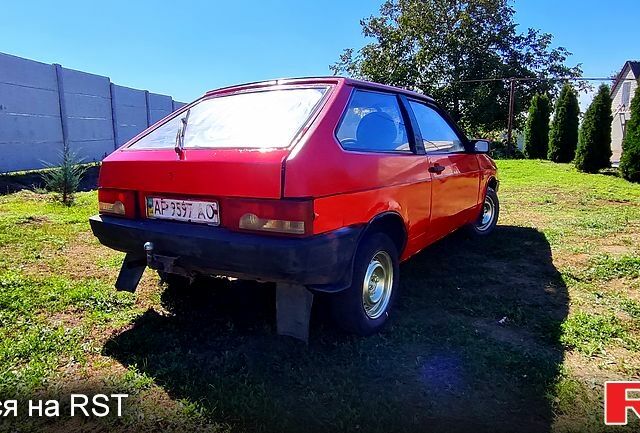 Красный ВАЗ 2108, объемом двигателя 1.3 л и пробегом 300 тыс. км за 500 $, фото 2 на Automoto.ua