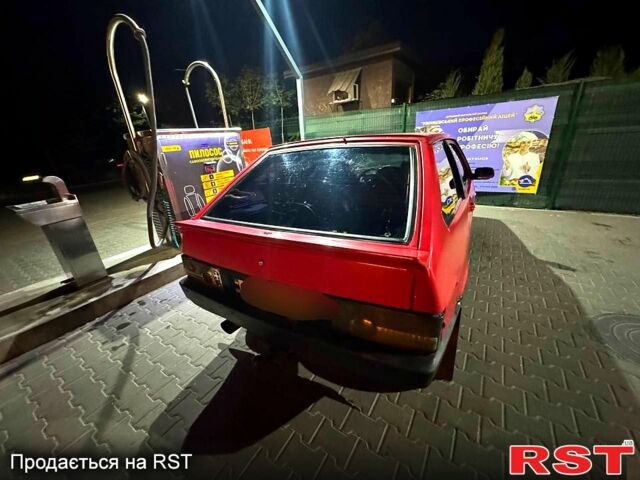 Красный ВАЗ 2108, объемом двигателя 1.5 л и пробегом 300 тыс. км за 600 $, фото 3 на Automoto.ua