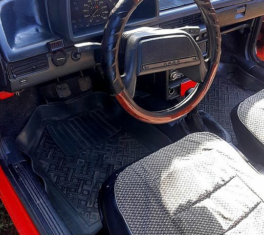 Красный ВАЗ 2108, объемом двигателя 1.5 л и пробегом 0 тыс. км за 900 $, фото 3 на Automoto.ua