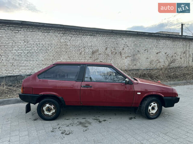 Красный ВАЗ 2108, объемом двигателя 1.5 л и пробегом 300 тыс. км за 1000 $, фото 3 на Automoto.ua