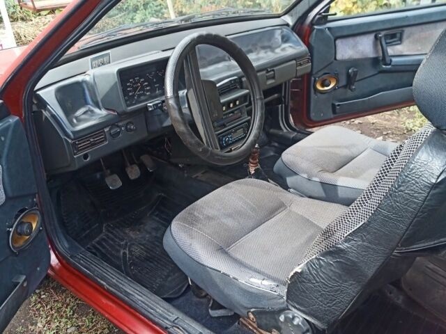 Красный ВАЗ 2108, объемом двигателя 1.3 л и пробегом 200 тыс. км за 1038 $, фото 2 на Automoto.ua