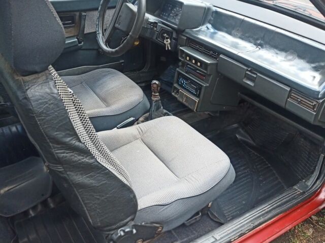 Красный ВАЗ 2108, объемом двигателя 1.3 л и пробегом 200 тыс. км за 1038 $, фото 5 на Automoto.ua