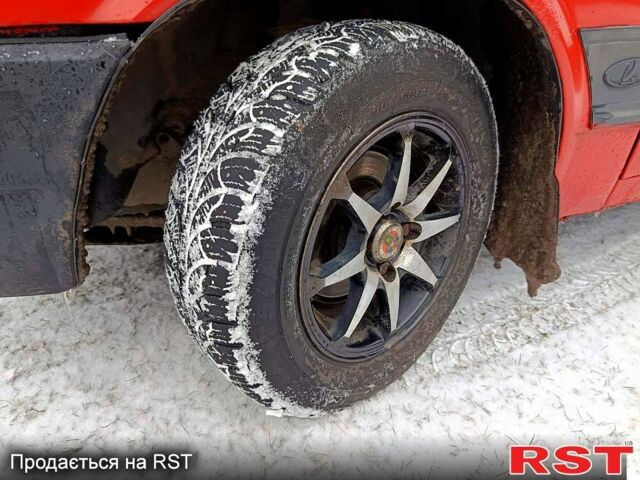 Красный ВАЗ 2108, объемом двигателя 1.5 л и пробегом 100 тыс. км за 1000 $, фото 3 на Automoto.ua