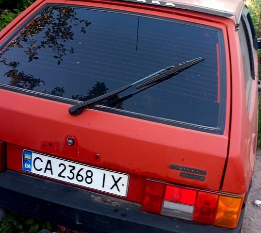 Красный ВАЗ 2108, объемом двигателя 1.5 л и пробегом 195 тыс. км за 1000 $, фото 2 на Automoto.ua