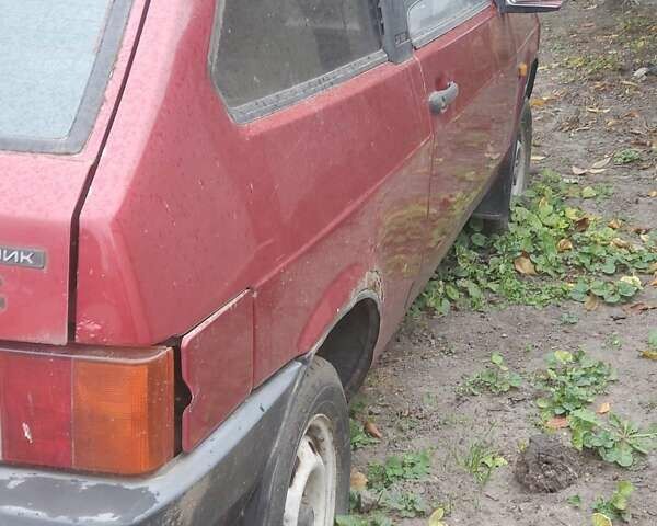 Красный ВАЗ 2108, объемом двигателя 1.1 л и пробегом 327 тыс. км за 350 $, фото 1 на Automoto.ua