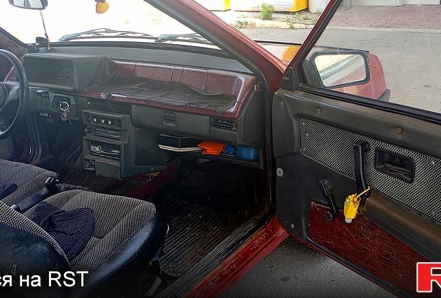 Красный ВАЗ 2108, объемом двигателя 1.5 л и пробегом 0 тыс. км за 910 $, фото 6 на Automoto.ua