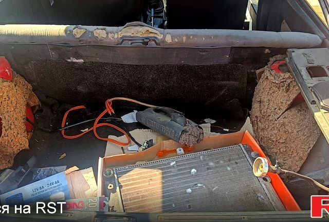 Красный ВАЗ 2108, объемом двигателя 1.3 л и пробегом 290 тыс. км за 600 $, фото 5 на Automoto.ua