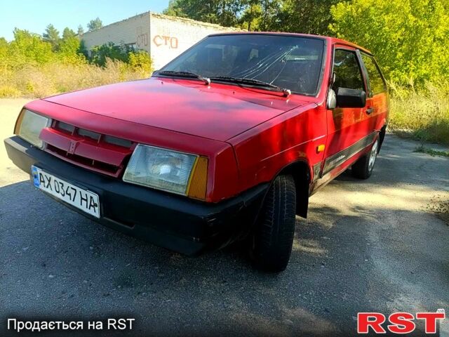 Красный ВАЗ 2108, объемом двигателя 1.5 л и пробегом 120 тыс. км за 999 $, фото 2 на Automoto.ua