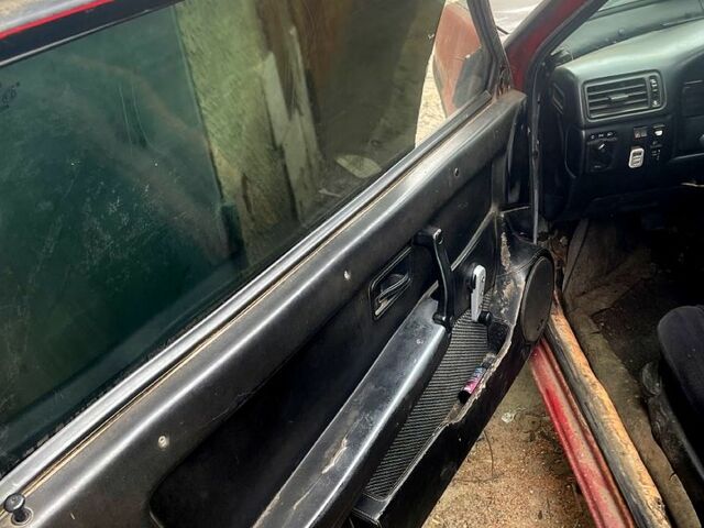 Красный ВАЗ 2108, объемом двигателя 1.3 л и пробегом 250 тыс. км за 600 $, фото 6 на Automoto.ua