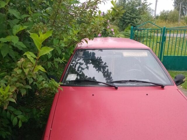 Красный ВАЗ 2108, объемом двигателя 1.5 л и пробегом 102 тыс. км за 591 $, фото 3 на Automoto.ua