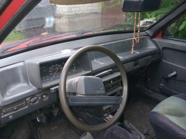 Красный ВАЗ 2108, объемом двигателя 1.5 л и пробегом 102 тыс. км за 591 $, фото 5 на Automoto.ua