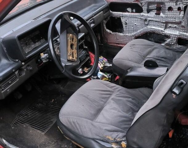 Красный ВАЗ 2108, объемом двигателя 0 л и пробегом 288 тыс. км за 500 $, фото 6 на Automoto.ua