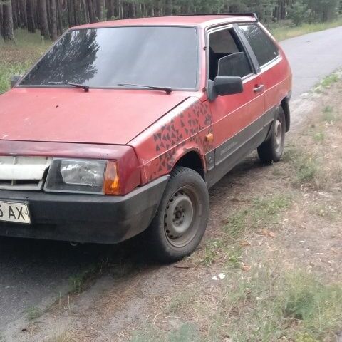 Красный ВАЗ 2108, объемом двигателя 1 л и пробегом 81 тыс. км за 650 $, фото 1 на Automoto.ua