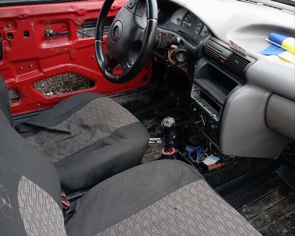Красный ВАЗ 2108, объемом двигателя 1.5 л и пробегом 374 тыс. км за 450 $, фото 4 на Automoto.ua