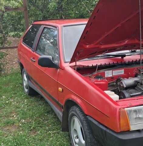 Красный ВАЗ 2108, объемом двигателя 1.5 л и пробегом 300 тыс. км за 800 $, фото 2 на Automoto.ua