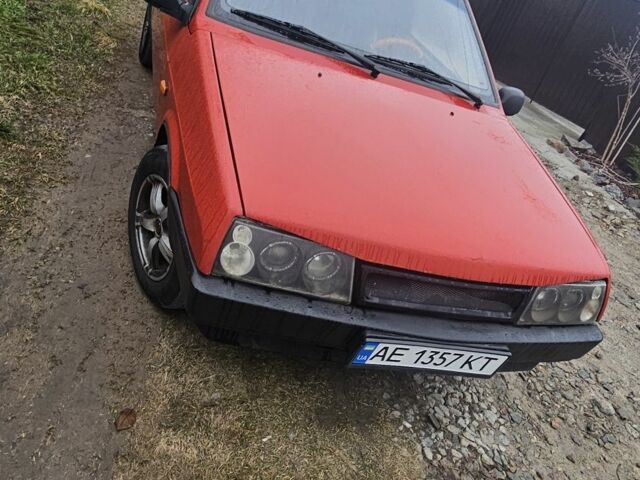 Красный ВАЗ 2108, объемом двигателя 1.5 л и пробегом 200 тыс. км за 481 $, фото 4 на Automoto.ua