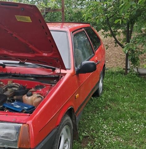 Красный ВАЗ 2108, объемом двигателя 1.5 л и пробегом 300 тыс. км за 800 $, фото 1 на Automoto.ua