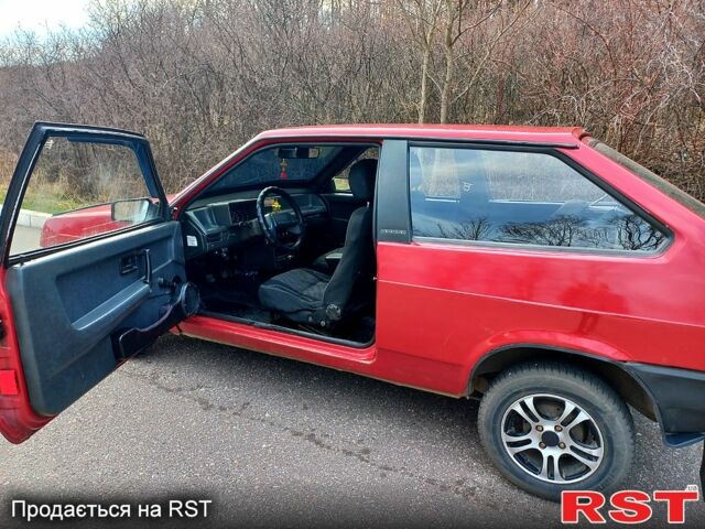 Красный ВАЗ 2108, объемом двигателя 1.5 л и пробегом 0 тыс. км за 1100 $, фото 3 на Automoto.ua