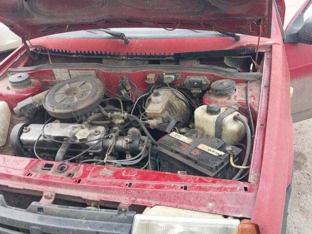 Красный ВАЗ 2108, объемом двигателя 1.3 л и пробегом 200 тыс. км за 606 $, фото 6 на Automoto.ua