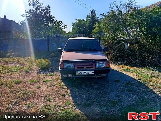 Красный ВАЗ 2108, объемом двигателя 1.5 л и пробегом 150 тыс. км за 650 $, фото 2 на Automoto.ua