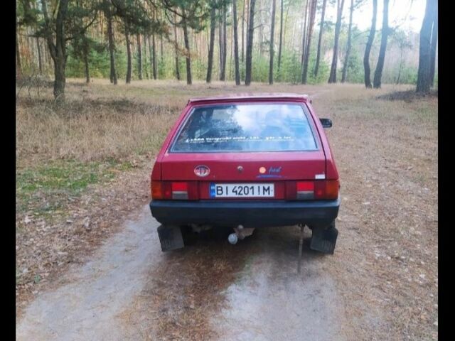 Красный ВАЗ 2108, объемом двигателя 1.5 л и пробегом 280 тыс. км за 900 $, фото 3 на Automoto.ua