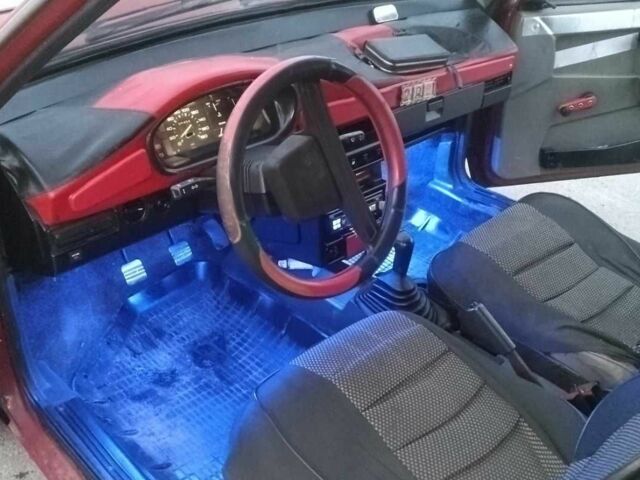 Красный ВАЗ 2108, объемом двигателя 1.6 л и пробегом 100 тыс. км за 750 $, фото 2 на Automoto.ua