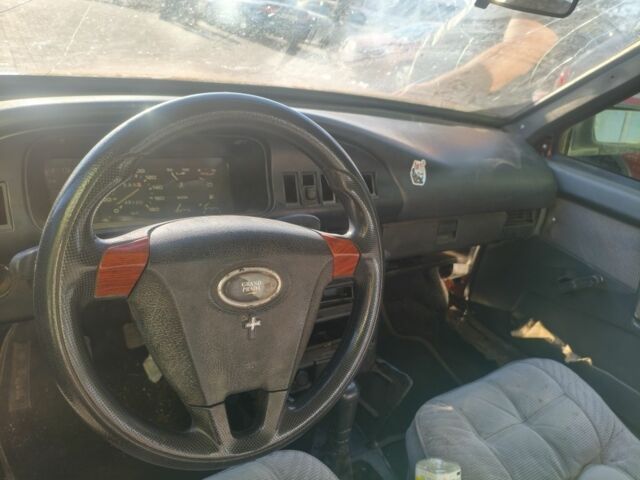 Красный ВАЗ 2108, объемом двигателя 1.5 л и пробегом 140 тыс. км за 399 $, фото 2 на Automoto.ua