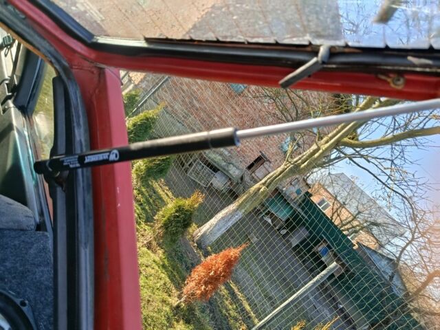 Красный ВАЗ 2108, объемом двигателя 1 л и пробегом 80 тыс. км за 604 $, фото 3 на Automoto.ua