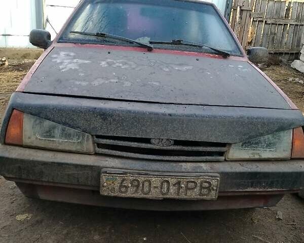 Красный ВАЗ 2108, объемом двигателя 1.5 л и пробегом 200 тыс. км за 900 $, фото 1 на Automoto.ua