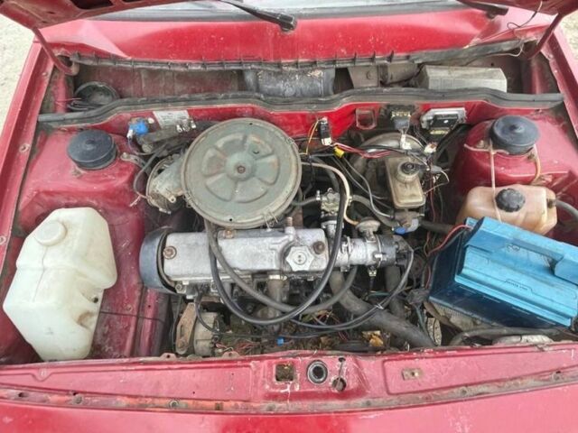 Красный ВАЗ 2108, объемом двигателя 1.5 л и пробегом 333 тыс. км за 552 $, фото 4 на Automoto.ua