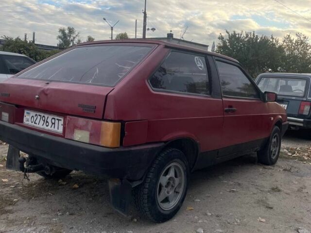 Красный ВАЗ 2108, объемом двигателя 1.5 л и пробегом 333 тыс. км за 552 $, фото 1 на Automoto.ua