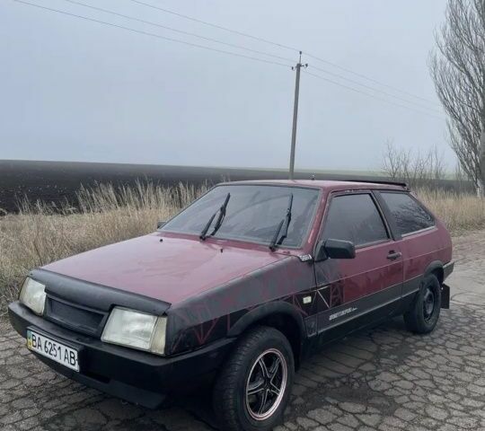 Красный ВАЗ 2108, объемом двигателя 1 л и пробегом 1000 тыс. км за 868 $, фото 4 на Automoto.ua