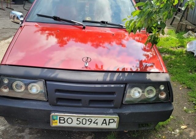 Красный ВАЗ 2108, объемом двигателя 1.5 л и пробегом 200 тыс. км за 900 $, фото 3 на Automoto.ua