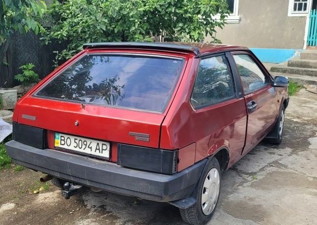 Красный ВАЗ 2108, объемом двигателя 1.5 л и пробегом 200 тыс. км за 900 $, фото 1 на Automoto.ua