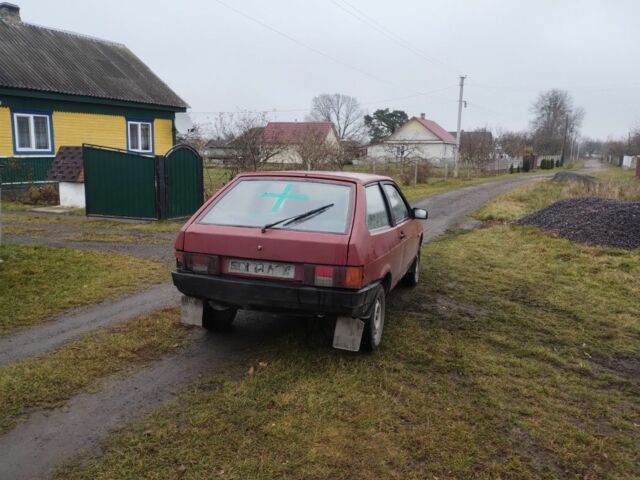 Красный ВАЗ 2108, объемом двигателя 1.5 л и пробегом 150 тыс. км за 477 $, фото 2 на Automoto.ua