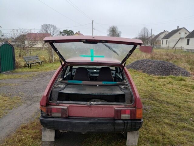 Красный ВАЗ 2108, объемом двигателя 1.5 л и пробегом 150 тыс. км за 477 $, фото 3 на Automoto.ua