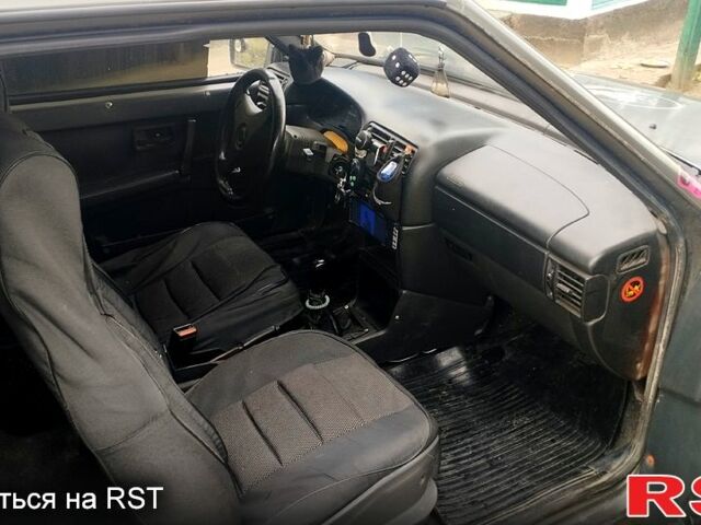 ВАЗ 2108, объемом двигателя 1.5 л и пробегом 211 тыс. км за 1500 $, фото 4 на Automoto.ua