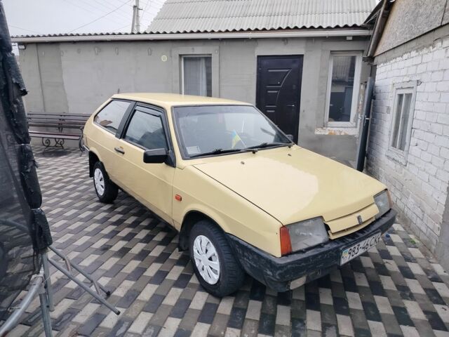 Желтый ВАЗ 2108, объемом двигателя 1 л и пробегом 111 тыс. км за 799 $, фото 5 на Automoto.ua