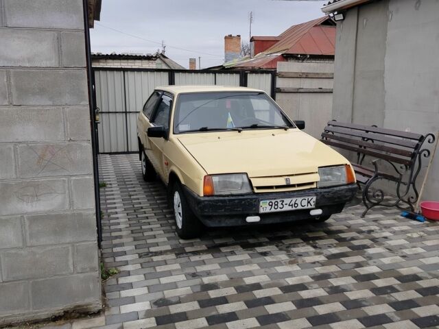 Желтый ВАЗ 2108, объемом двигателя 1 л и пробегом 111 тыс. км за 799 $, фото 3 на Automoto.ua