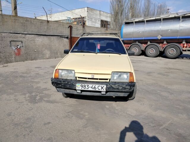 Желтый ВАЗ 2108, объемом двигателя 1 л и пробегом 111 тыс. км за 799 $, фото 1 на Automoto.ua