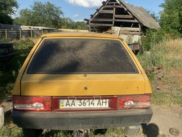 Желтый ВАЗ 2108, объемом двигателя 1.5 л и пробегом 222 тыс. км за 500 $, фото 2 на Automoto.ua