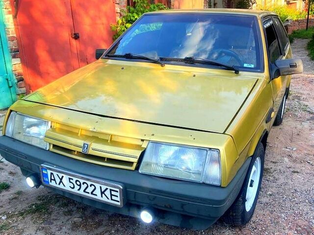 Желтый ВАЗ 2108, объемом двигателя 1.3 л и пробегом 303 тыс. км за 750 $, фото 4 на Automoto.ua