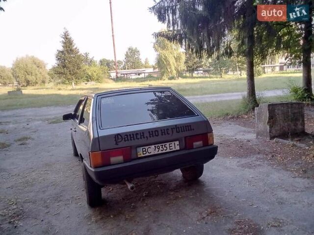 Желтый ВАЗ 2108, объемом двигателя 1.5 л и пробегом 100 тыс. км за 1100 $, фото 3 на Automoto.ua